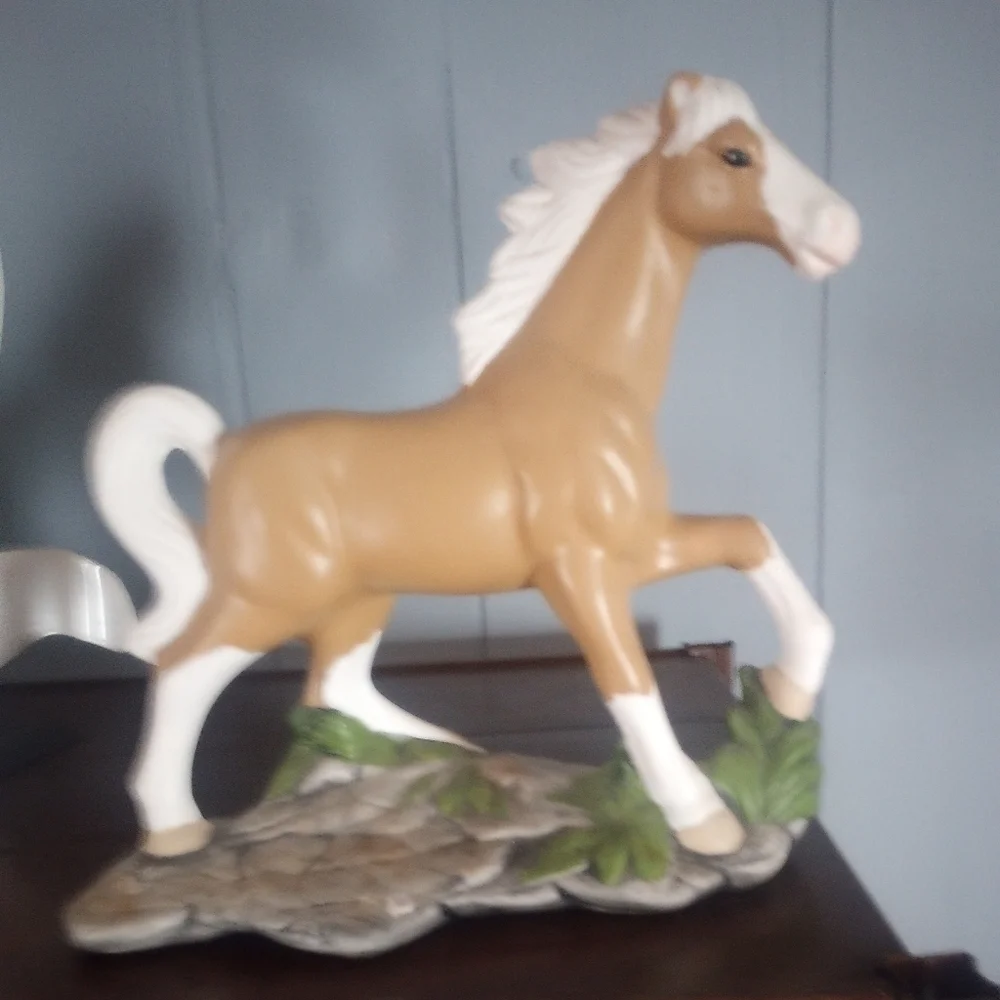 Vintage Ceramic Tan and White Horse Figurine - Picture 4 of 5